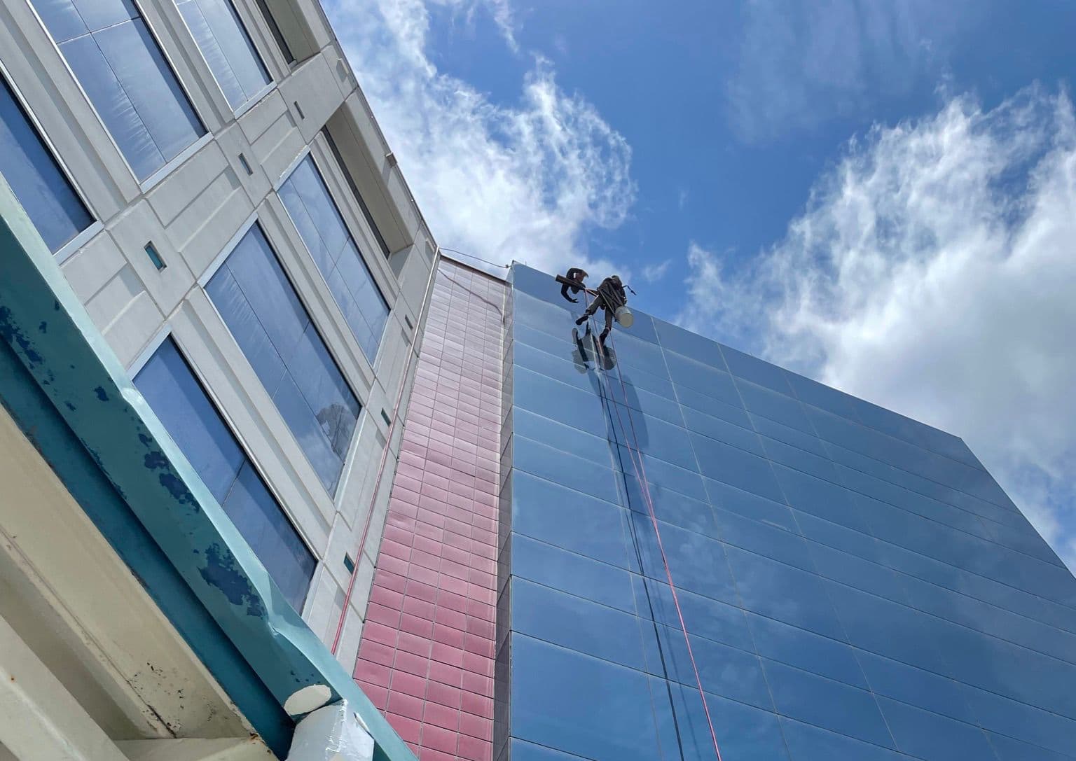 High-rise glass cleaning by rope access